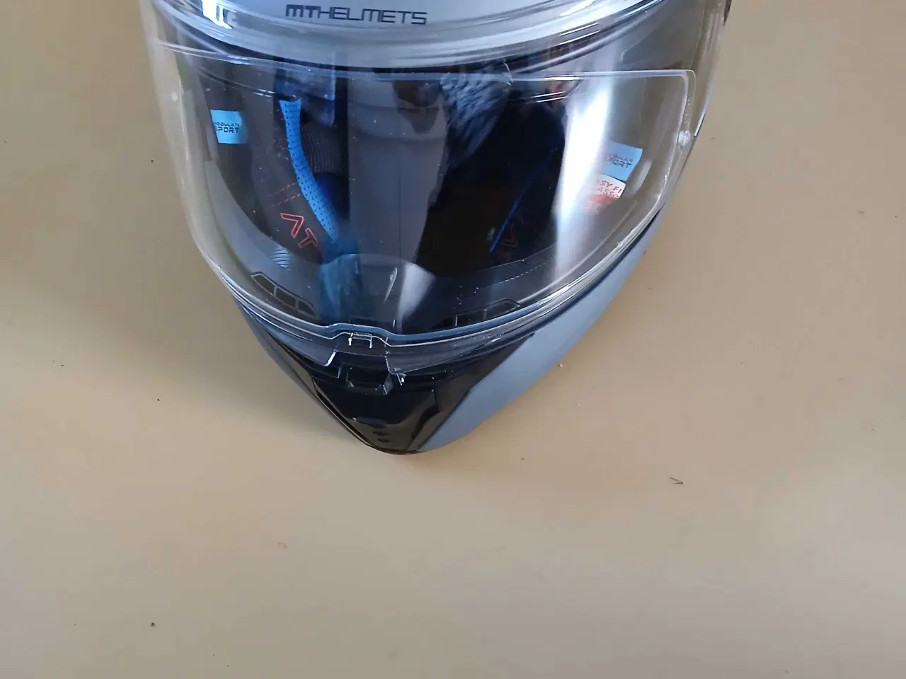 Billede 1 - Styrthjelm med solbrille