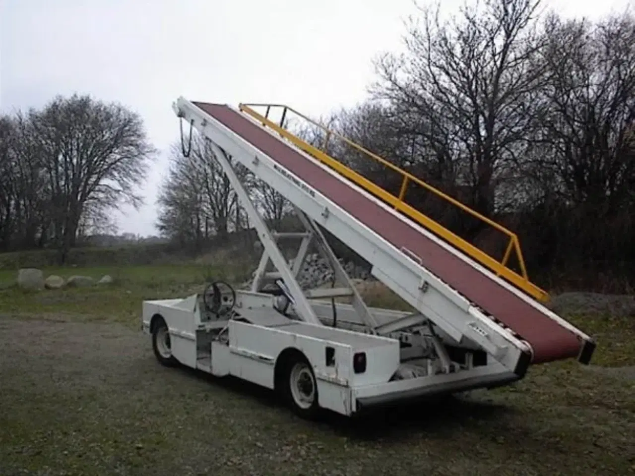 Billede 1 - Lufthavns køretøj (Kufferter)