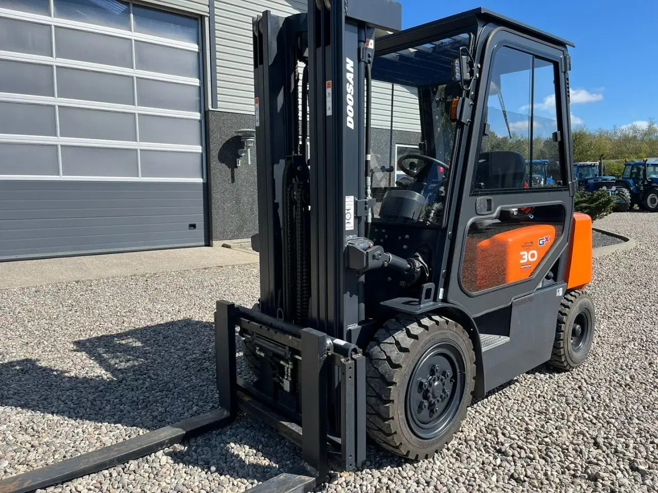 Billede 2 - Doosan D30 G med kabine og KUN 57 TIMER FRA NY, MED TIME GARENTI