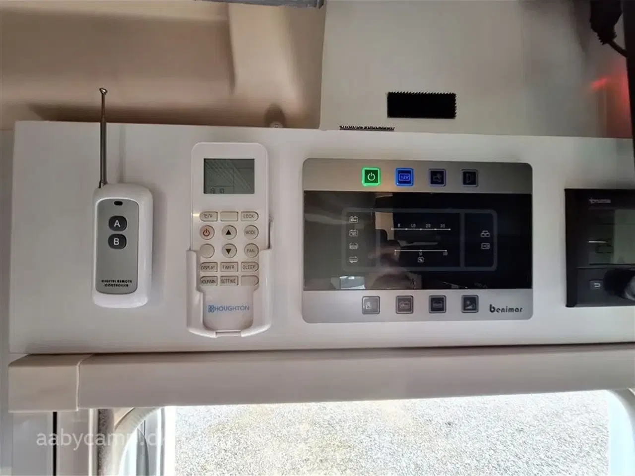 Billede 22 - 2020 - Benimar Mileo 296   QUEENSBED.SOLCELLER.INVERTER.A/C.STØTTEBEN.UDV. GASUDTAG.TV SAMT SOUNDBAR. UNDERVOGNSBEHANDLET. 5 SELEPLADSER