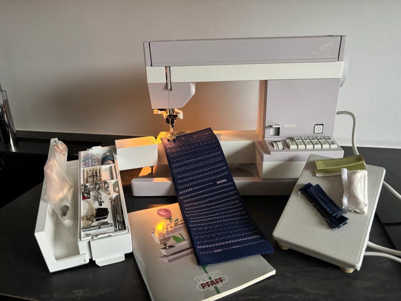 Billede 1 -  Pfaff. jubilæums model