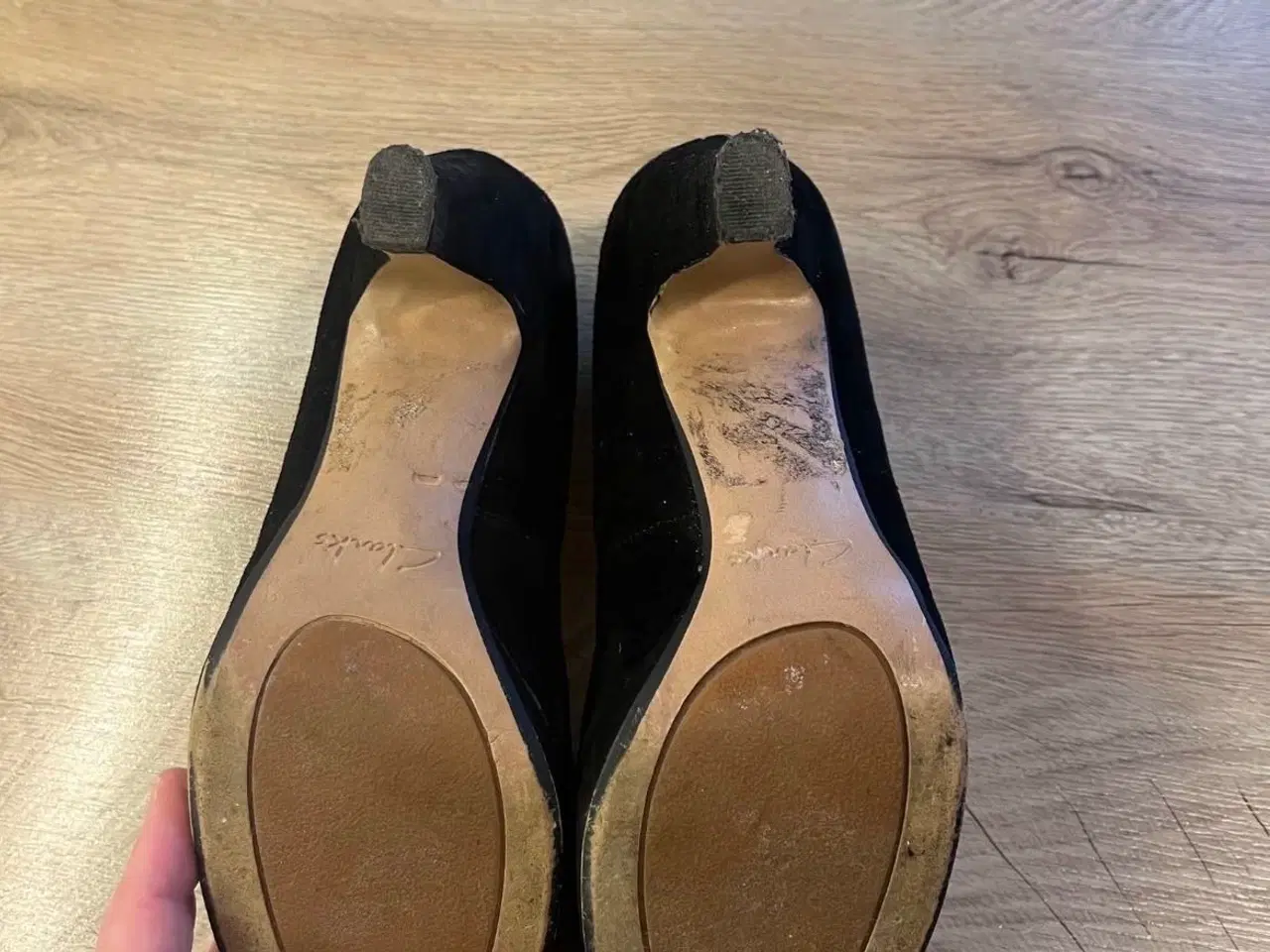 Billede 3 - Sorte Clarks højhælet sko