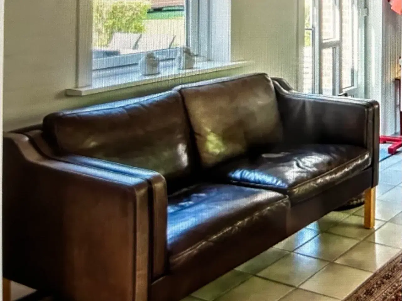 Billede 1 - Lædersofasæt 3 + 2 + øreklaplænestol+fodskammel