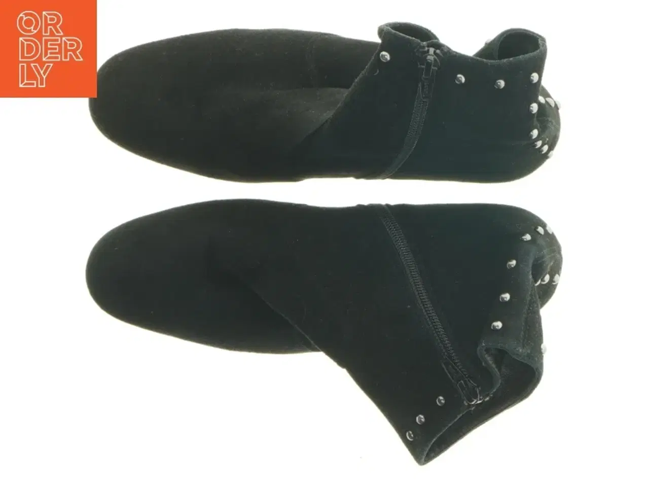 Billede 5 - Sort støvle med nitter fra Unisa (str. 39 )