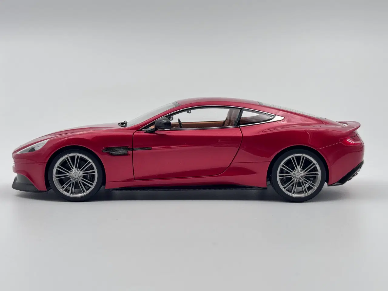 Billede 3 - AUTOart 2015 Aston Martin Vanquish 6.0 V12 1:18