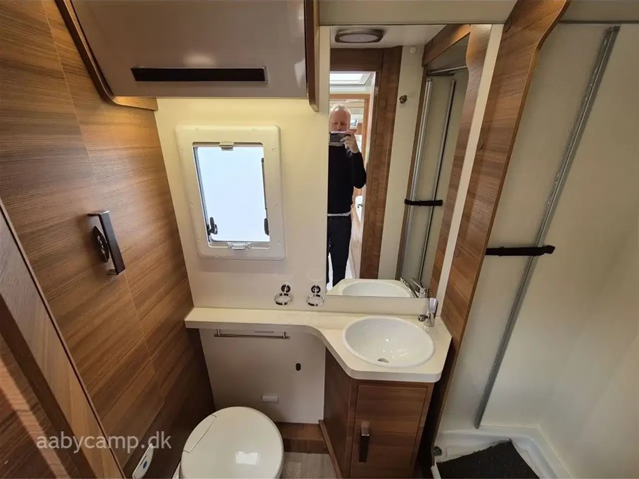 Billede 21 - 2022 - Elnagh Baron 575   Markise. solcelle. lithium batteri. inverter. cykelstativ. undervognsbehandlet. LPG fyldegas. Fuld service. 5 selepladser. Kun 41,000 km.