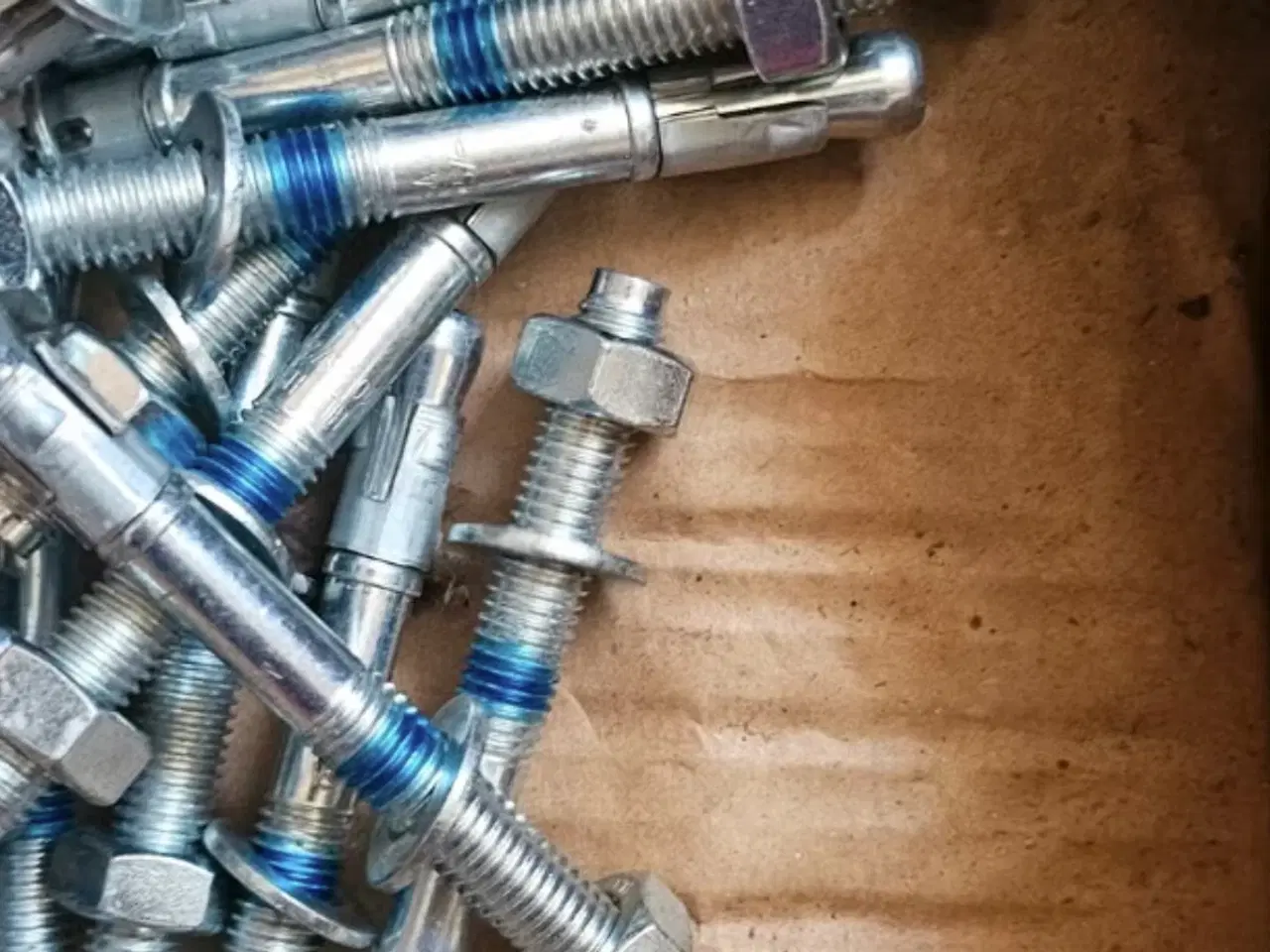 Billede 12 - KÆMPELOT Hilti fastgørelse