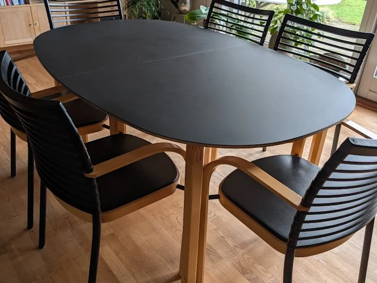 Billede 14 - Magnus Olesen stole 6 stk. + bord m. tillægsplader