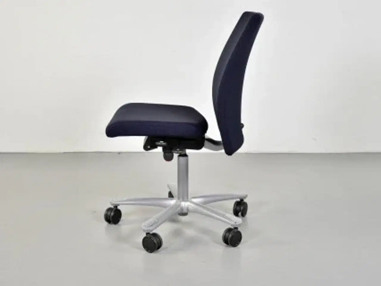 Billede 2 - Häg h04 credo 4200 kontorstol med blåt polster og høj ryg