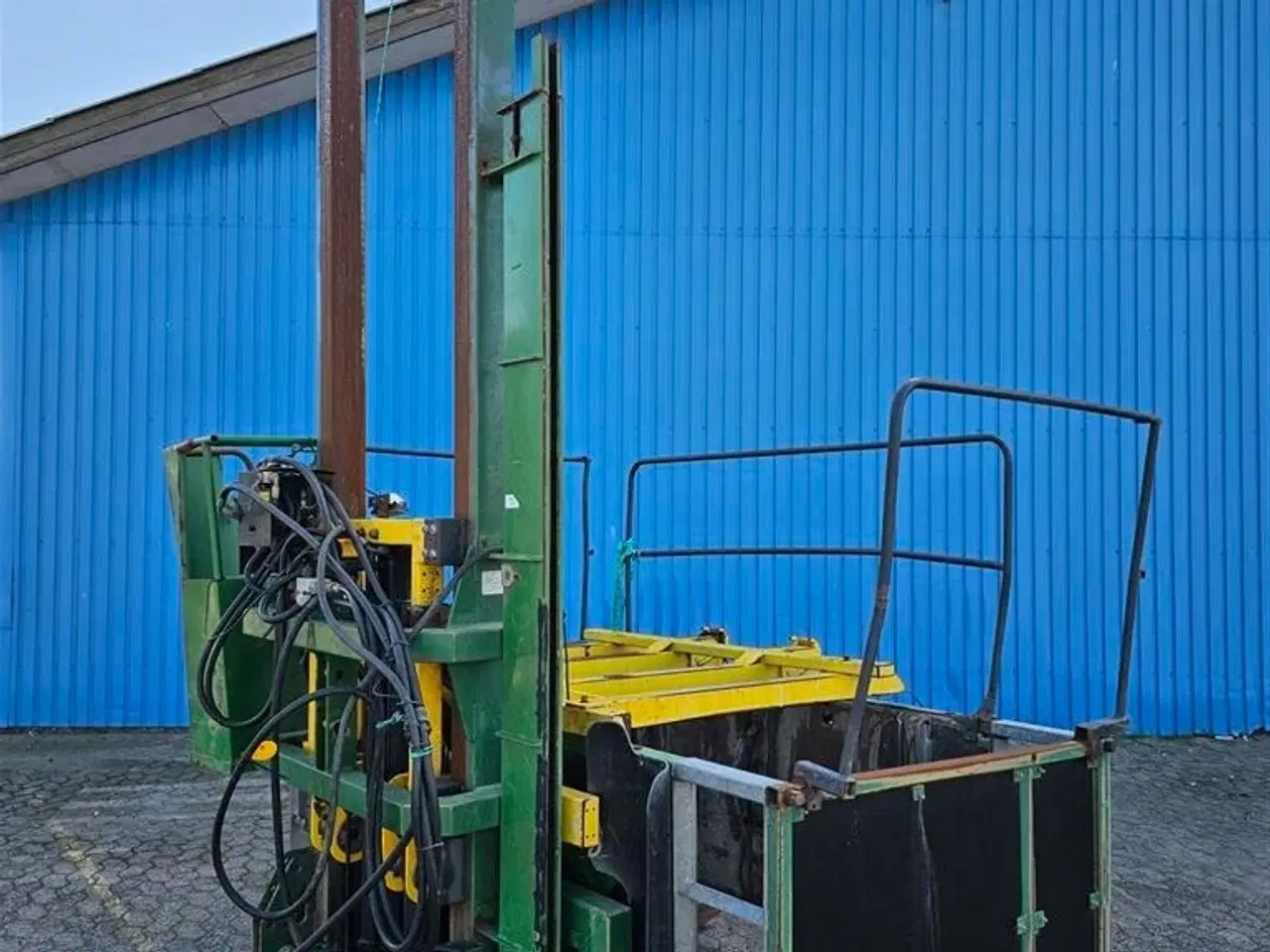 Billede 3 - CompacTree Pakkemaskine Med elevator i venstre side