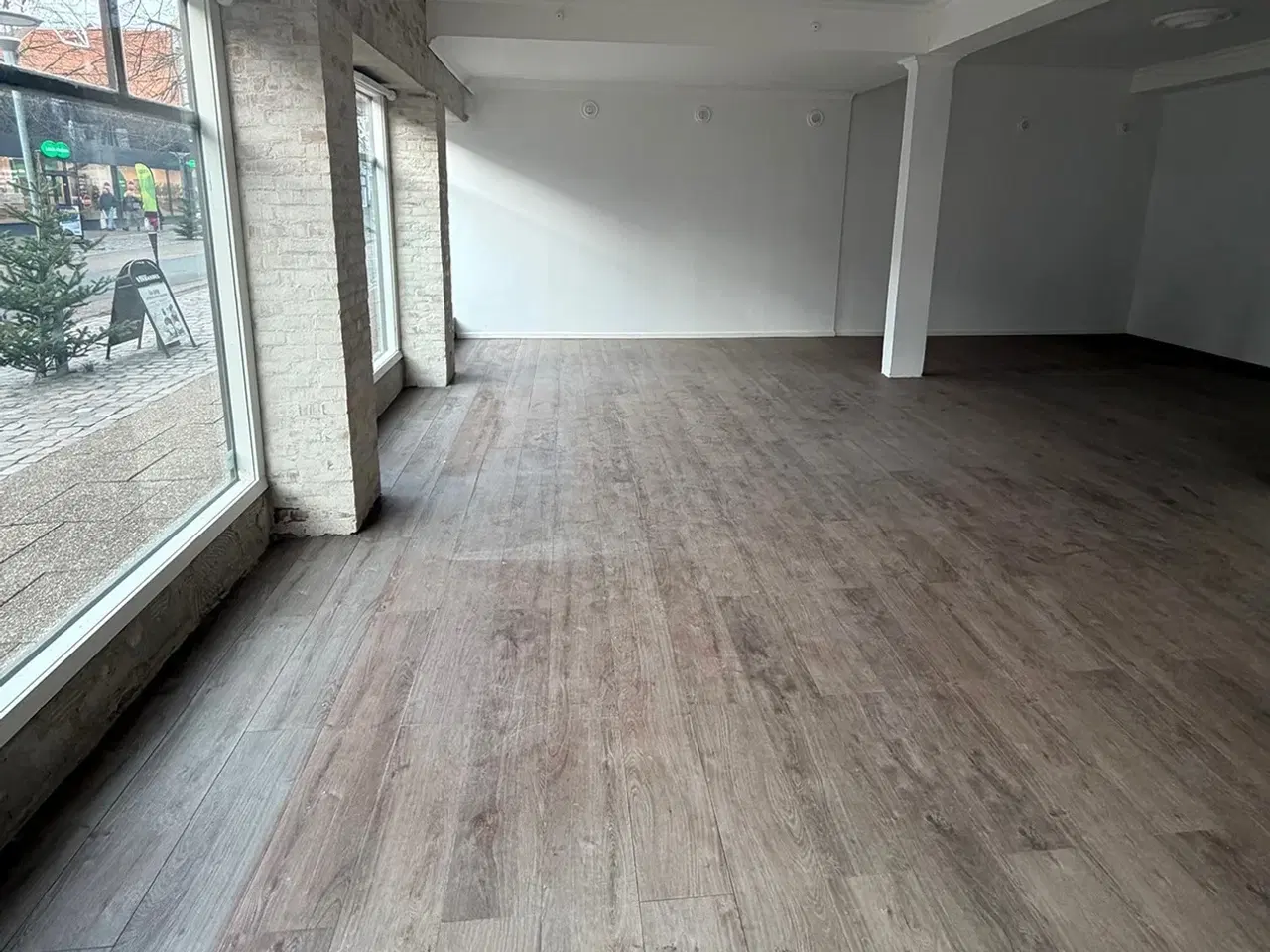 Billede 3 - Synligt erhvervslejemål på attraktiv placering i Hjørrings gågade!