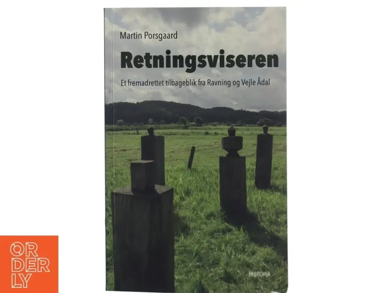 Billede 1 - Retningsviseren : et fremadrettet tilbageblik fra Ravning og Vejle Ådal af Martin Porsgaard (Bog)