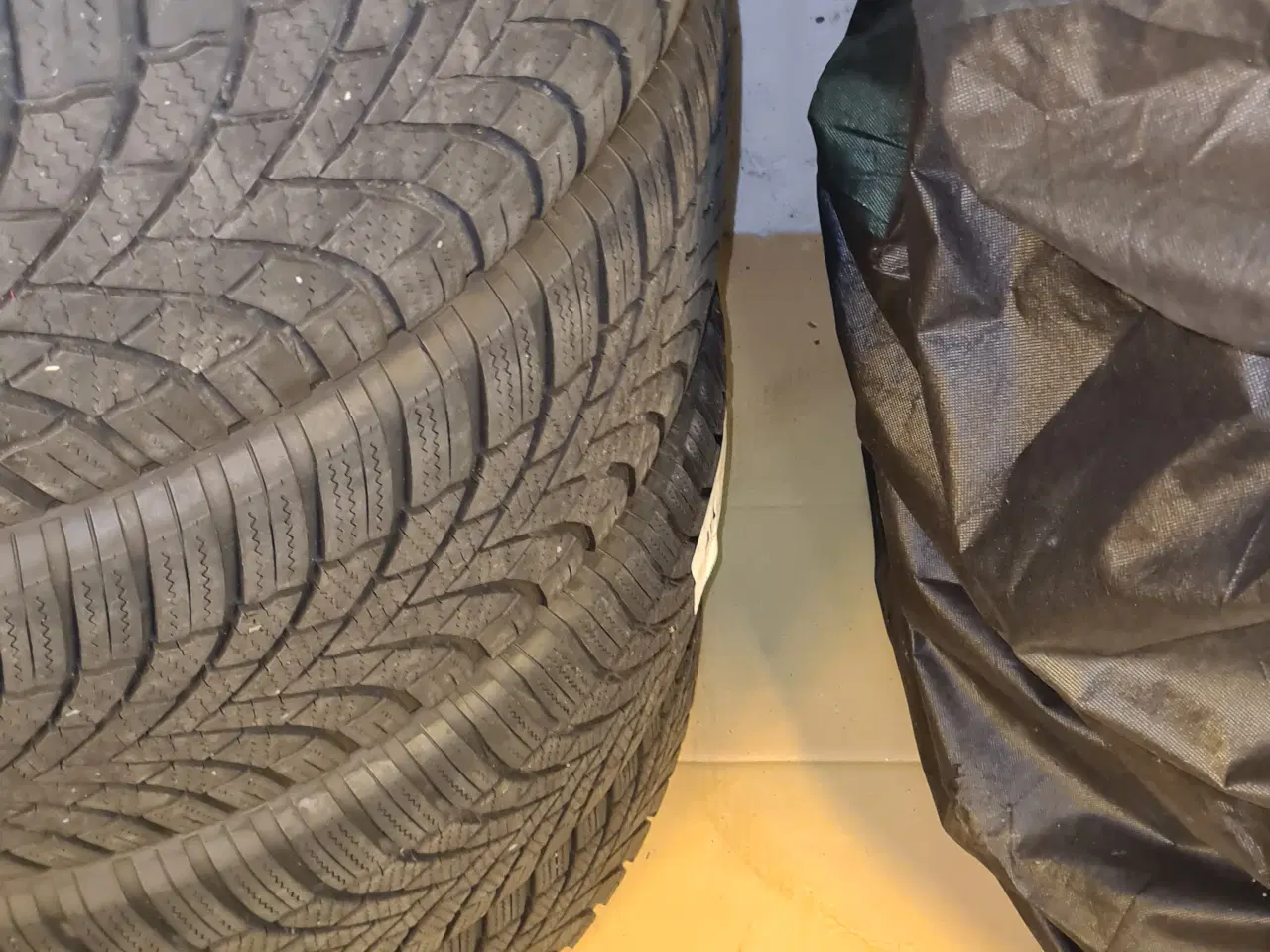 Billede 2 - Bridgestone Vinterdæk 225/55R19