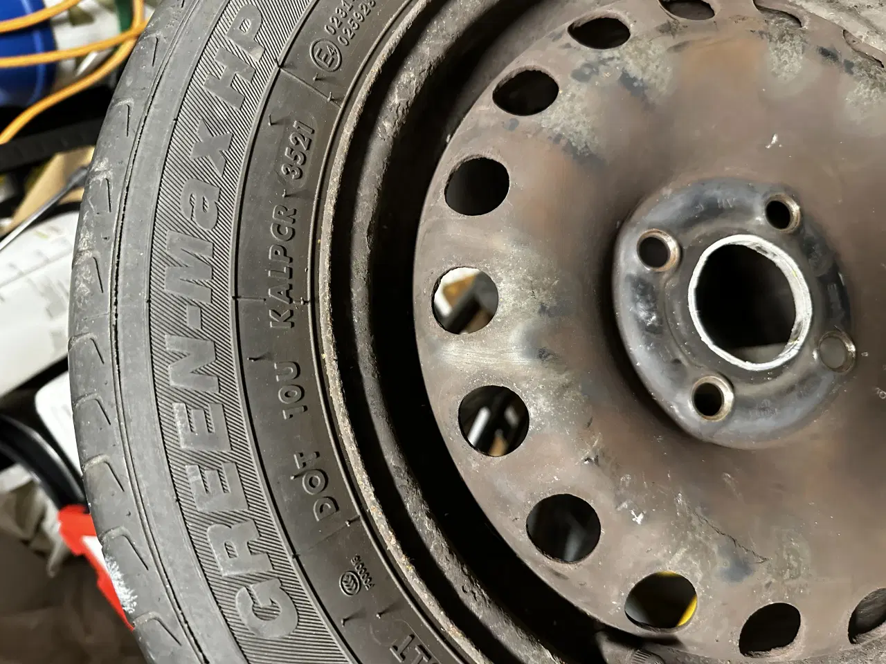 Billede 3 - 2 x sommer hjul vw up