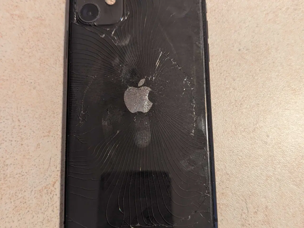 Billede 3 - God og velfungerende iPhone 11