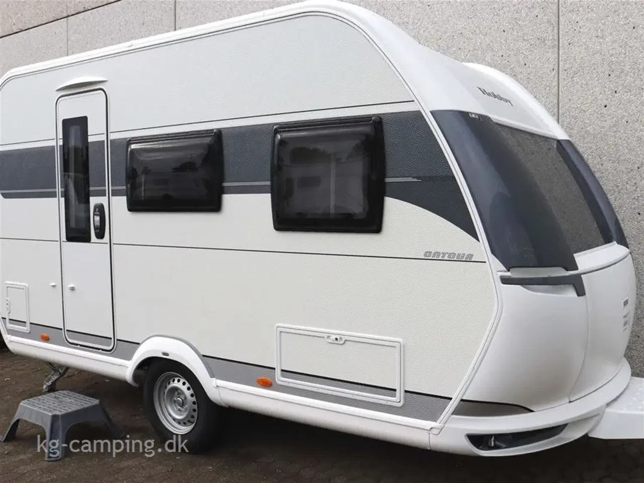 Billede 1 - 2023 - Hobby On Tour 390 SF   EFTERÅRSTILBUD nu nedsat med kr. 18.182,- | Let lille kørevogn - Kan opvejes til 1500 kg.