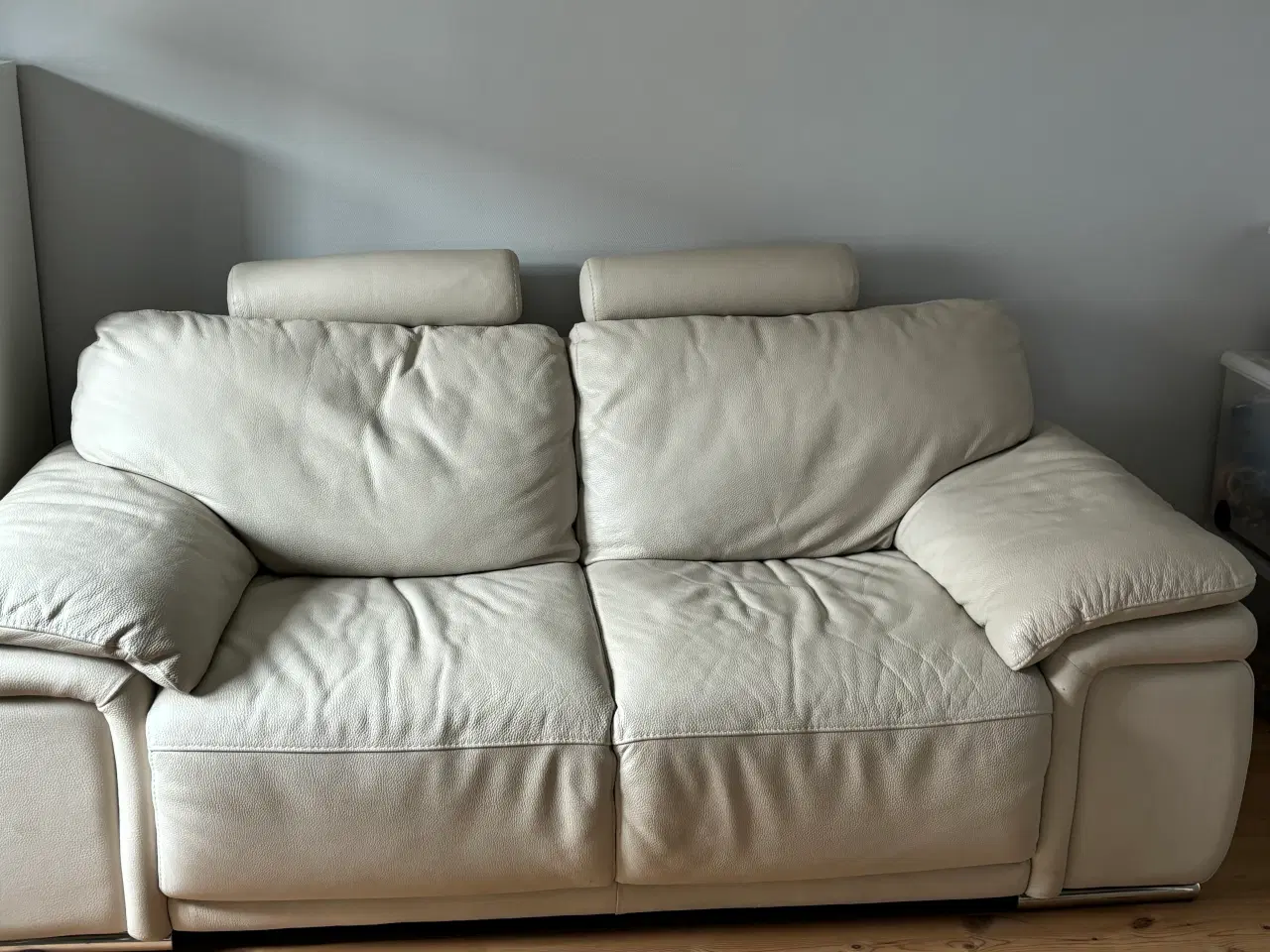 Billede 1 - 2 personers sofa - lyst læder