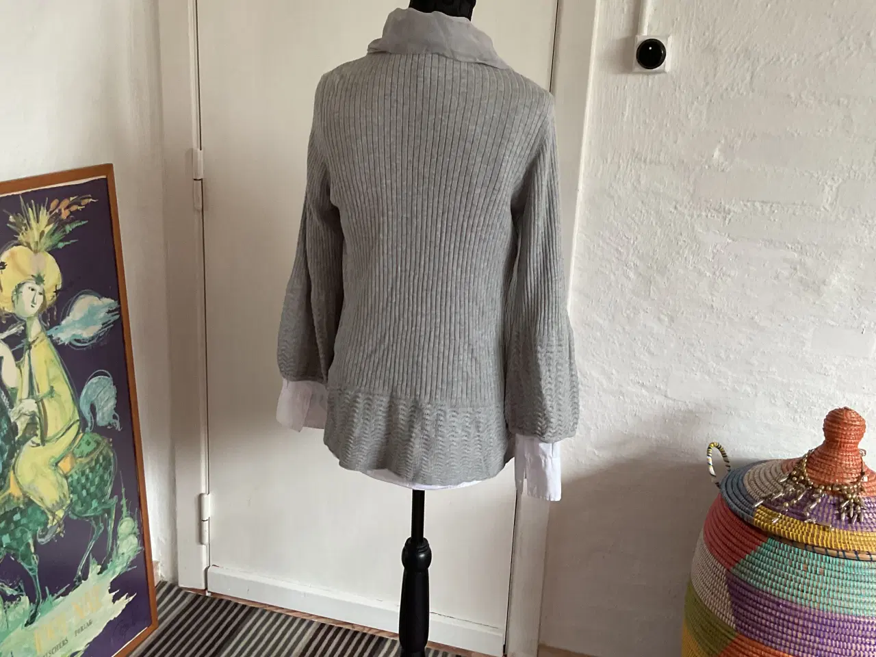 Billede 3 - FREE QUENT ny grå Cardigan med silke kant st. 38