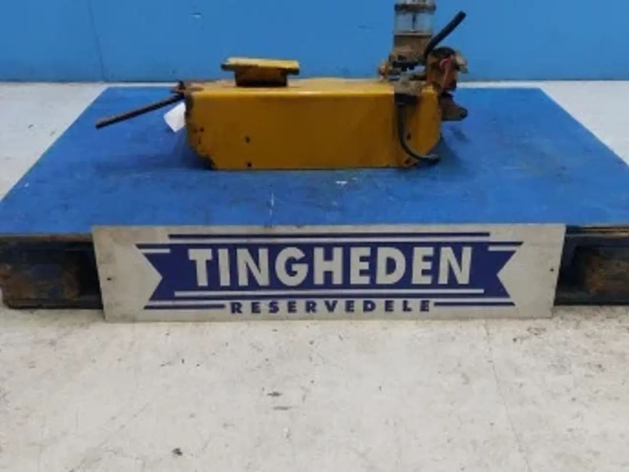 Billede 1 - Hydrema 906B Batteri Hylde med brandstofs filter 40030