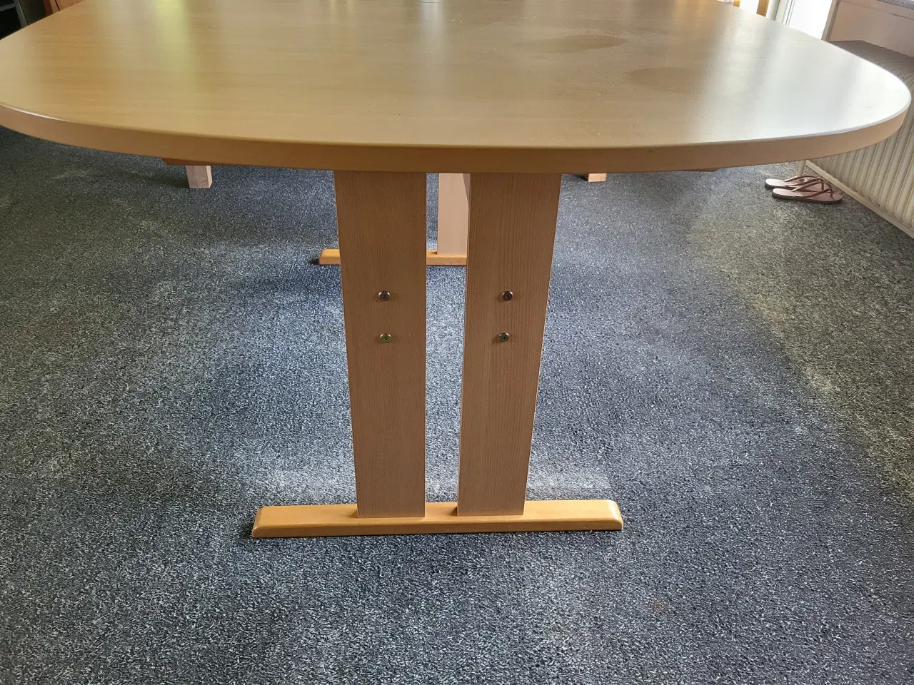 Billede 1 - Spisebord med 6 stole