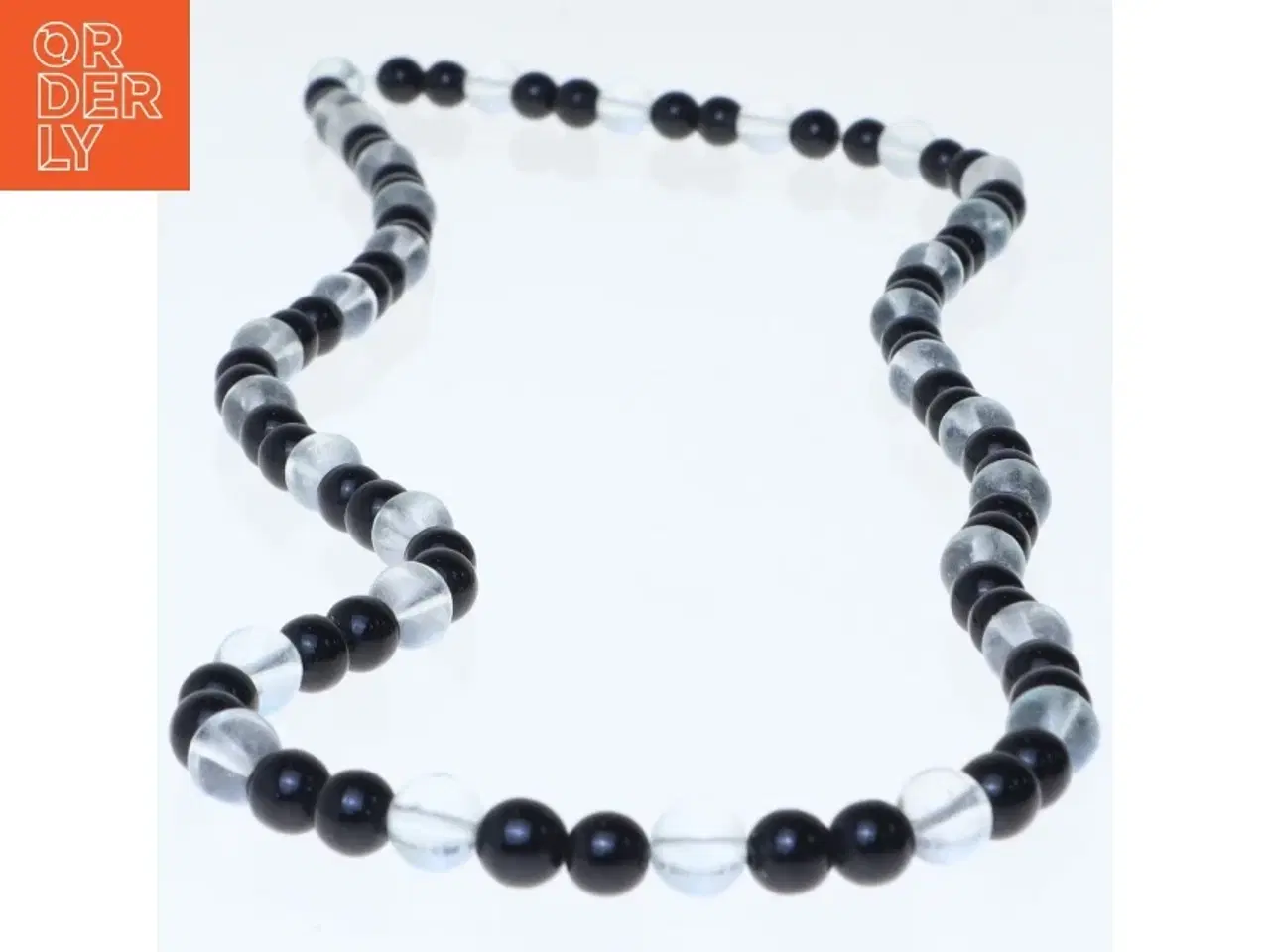 Billede 2 - Halskæde med sorte og klare perler (str. 64 cm)