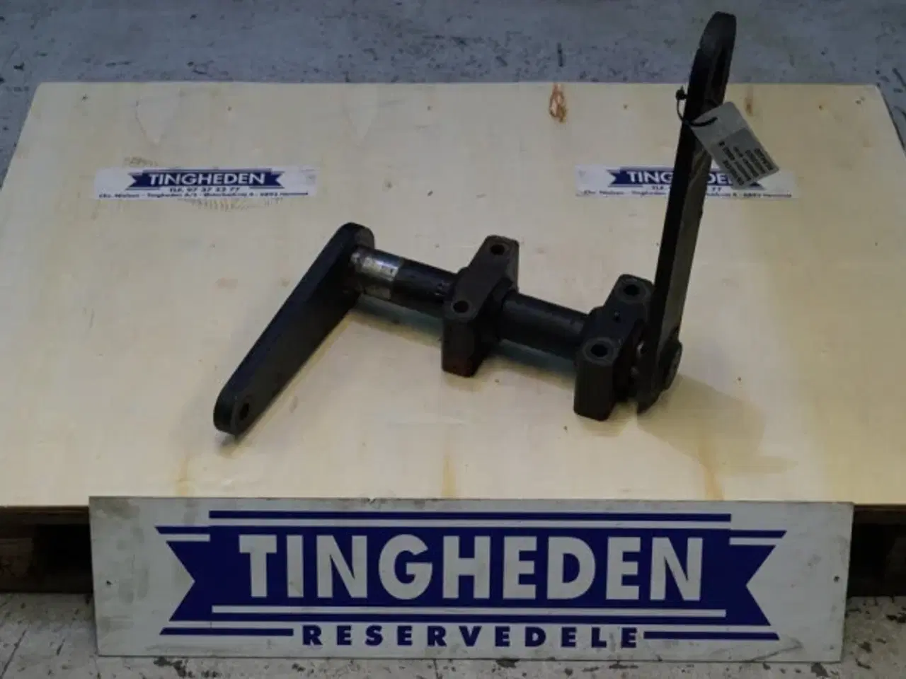 Billede 2 - New Holland 4860S Udløser Arm 84053023