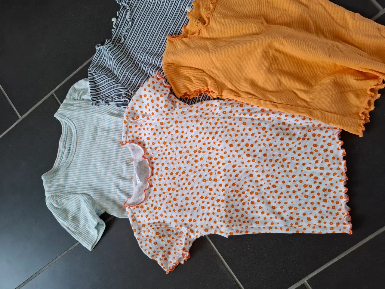 Billede 2 - 4stk t-shirt Namen 35kr stk 