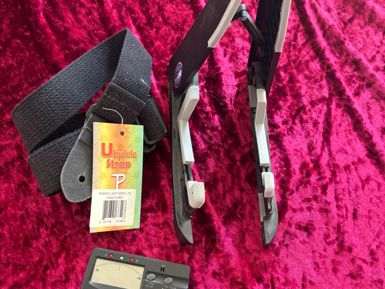 Billede 1 - Ukulele Essentials: Stativ, Tuner, Rem