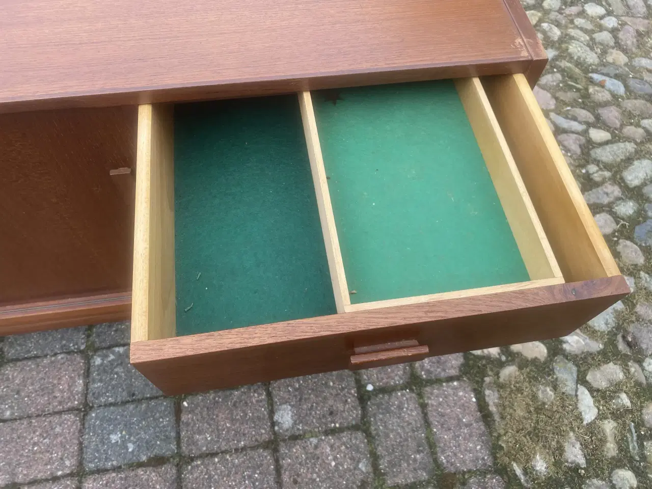 Billede 13 - Teak-træ Bord, Stole, Skænk/Skab