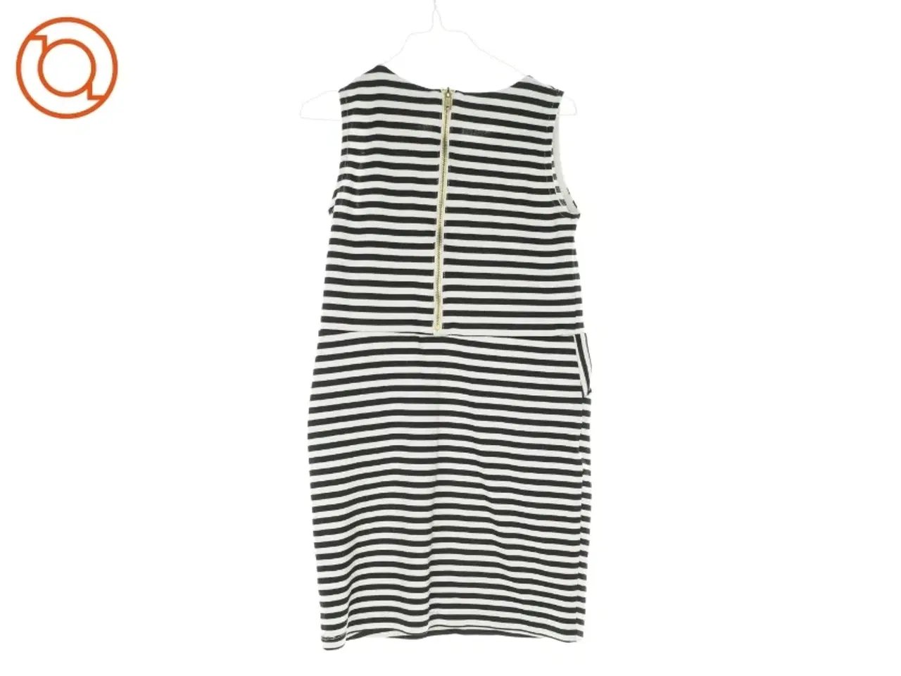 Billede 2 - Kjole fra H&M (str. 134 cm)