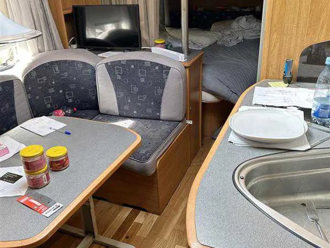 Billede 4 - Super fin campingvogn med helårstelt