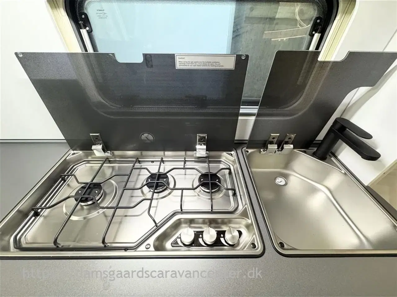 Billede 13 - 2026 - Fendt Apero 495 SFB   Franskseng-Gulvtemp.-Fluenetdør-3 udstyrspk.