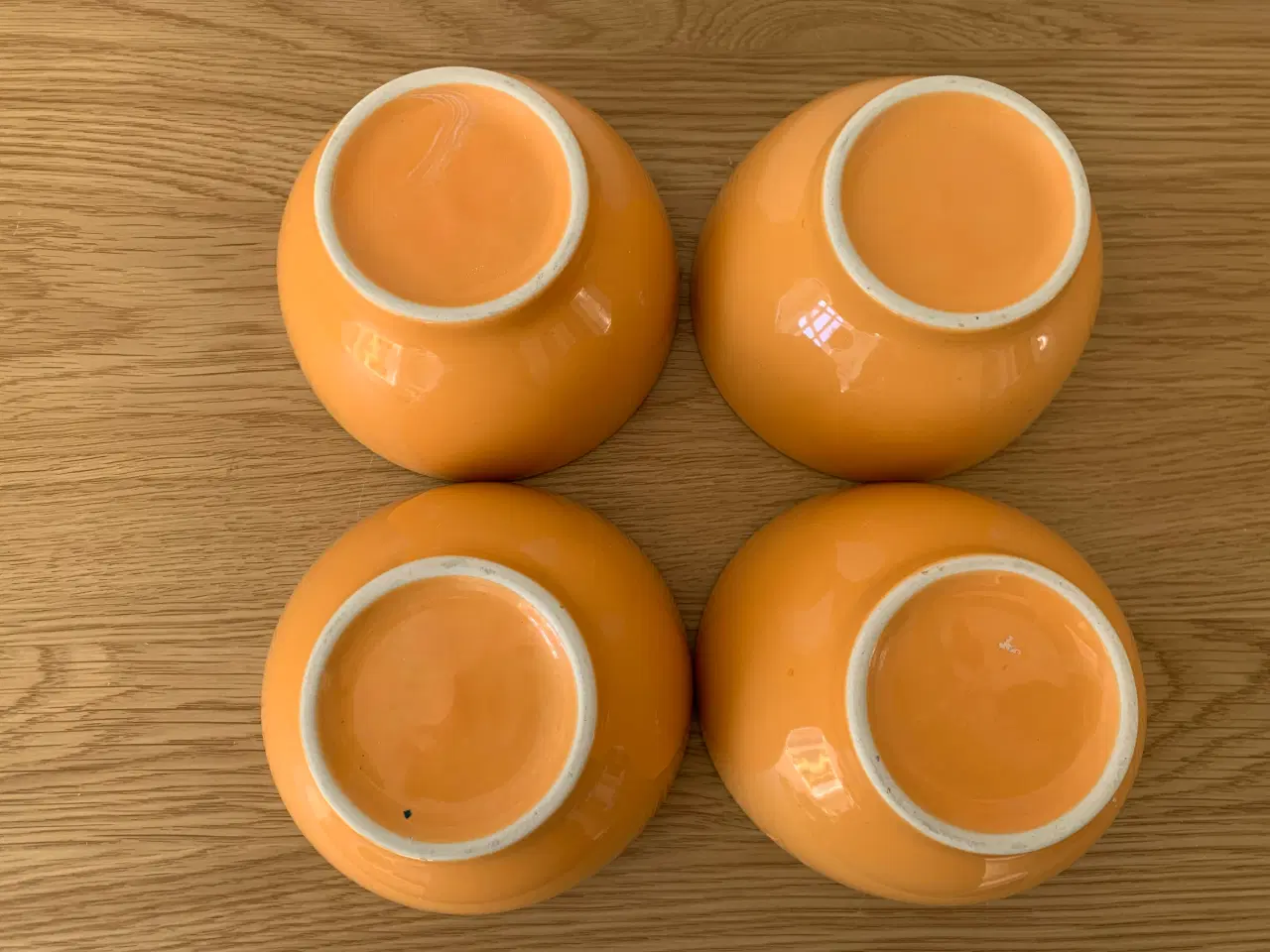 Billede 4 - 4 skåle, citrongule indvendig og orange udenpå