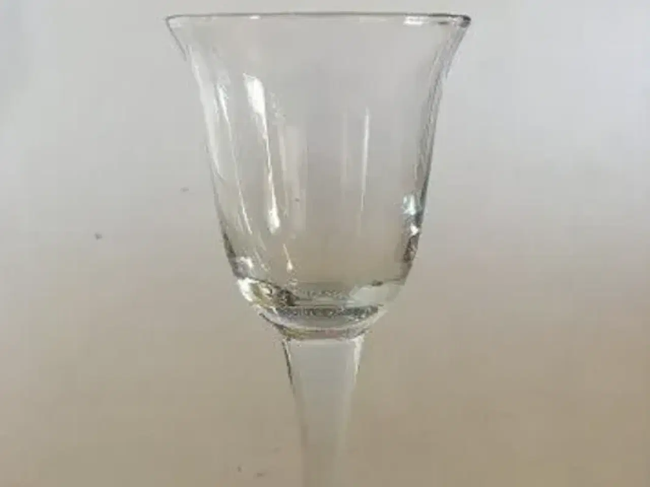 Billede 1 - Holmegaard Hvid Klokke Rødvinsglas