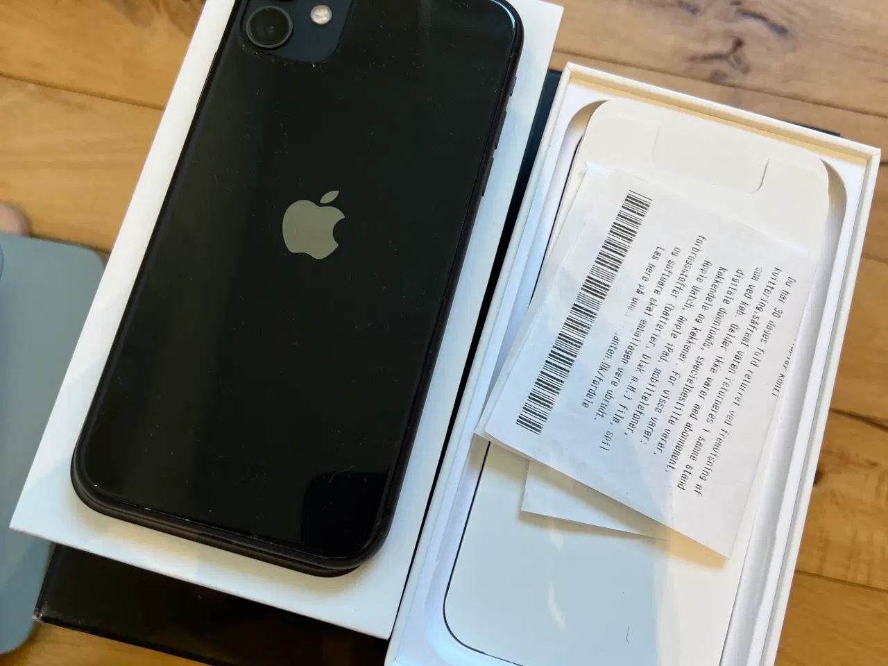 Billede 1 - iPhone 11 64 GB m. covers