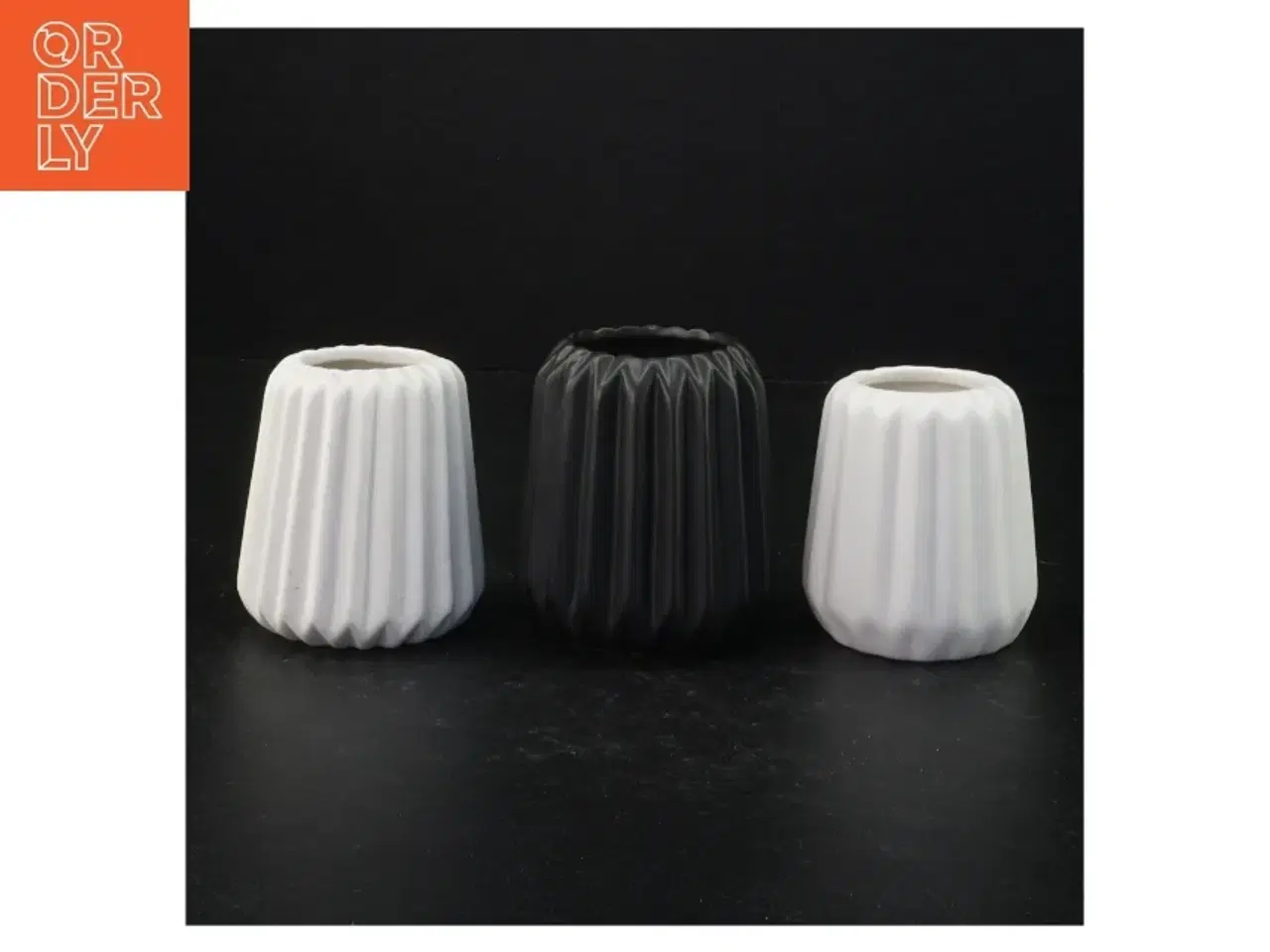 Billede 1 - Keramikvaser i sort og hvid (str. 7,5 x 7 cm og, 7,7 x 7,5 cm og 8,5 x 8 cm)