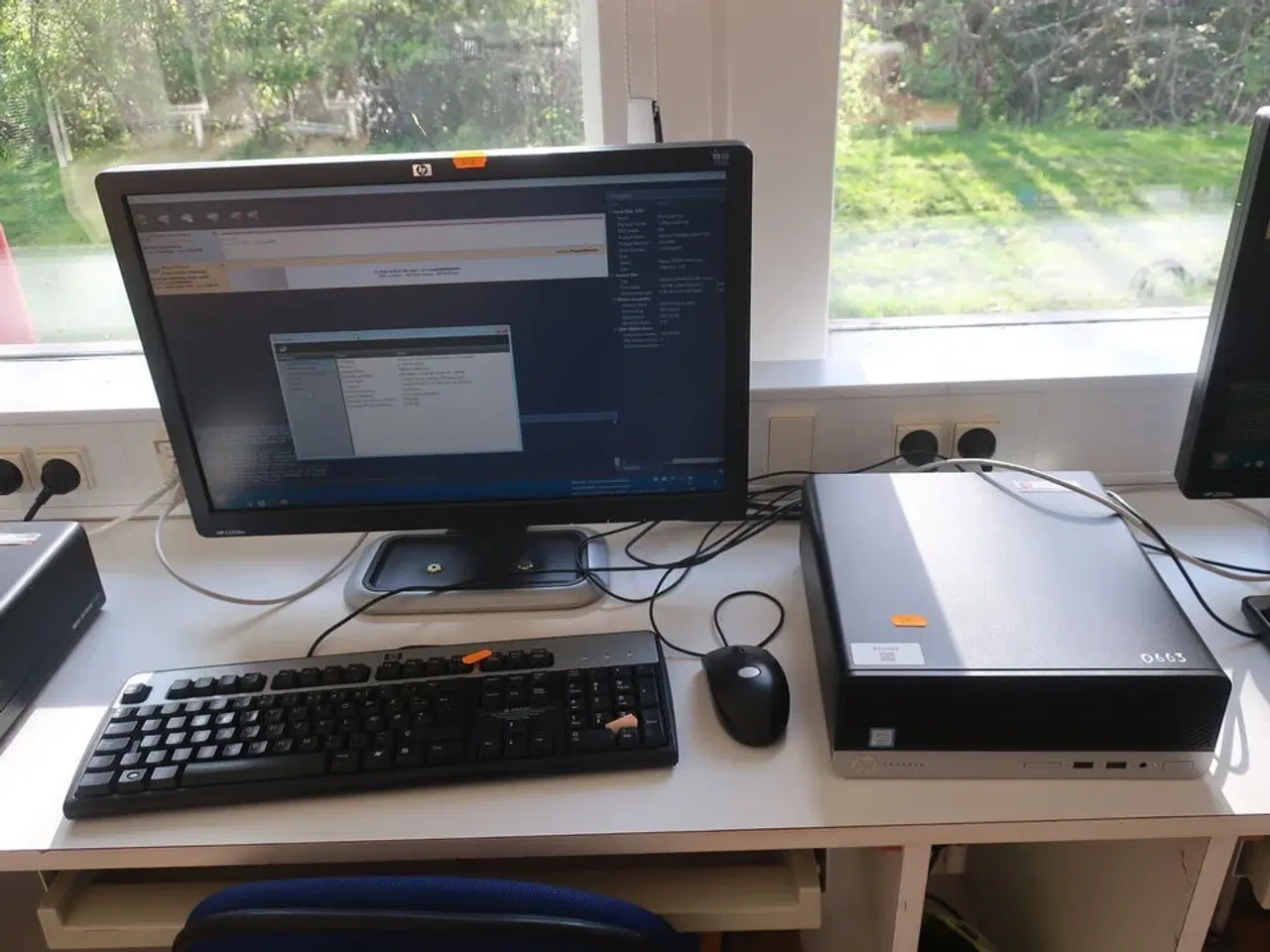 Billede 1 - Skærm 22" m. tastatur HP L2208w (PC medfølger ikke)