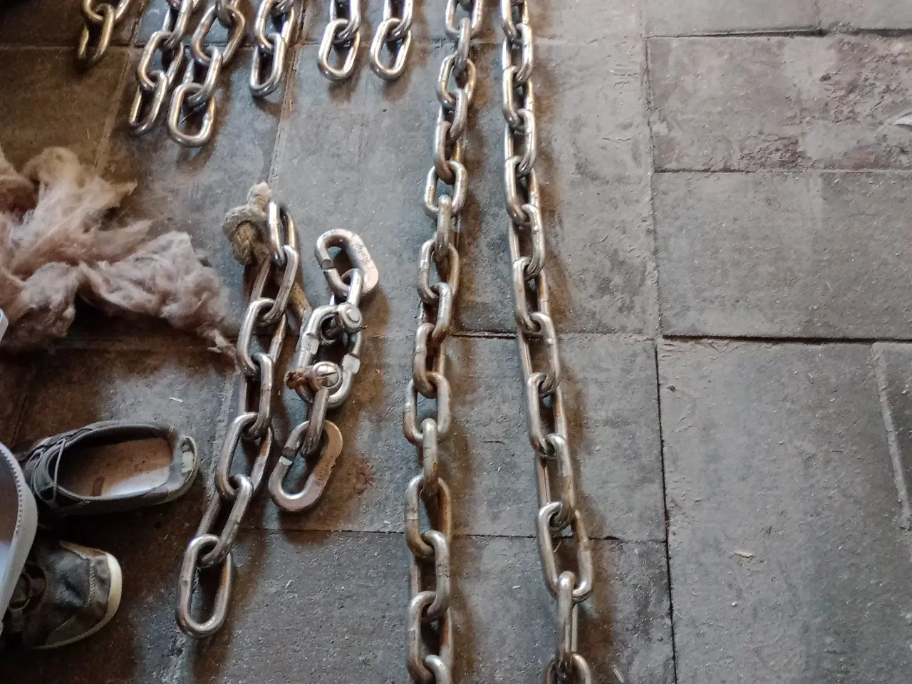 Billede 2 - Rustfrit kæde,nogle chekler i samme materiale.