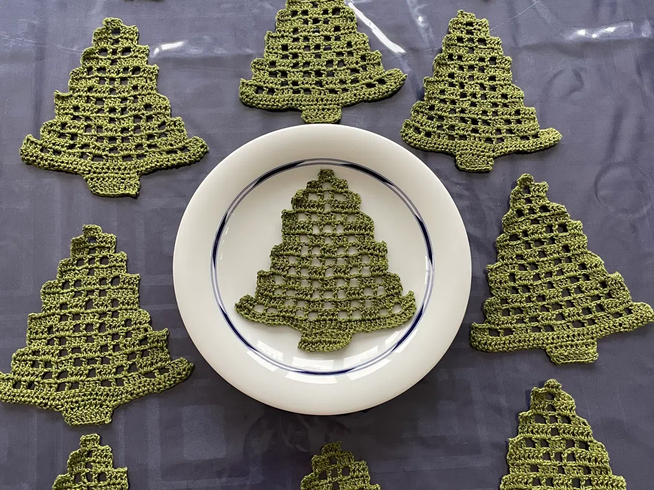 Billede 1 - Hæklede mellemlægsservietter - jul