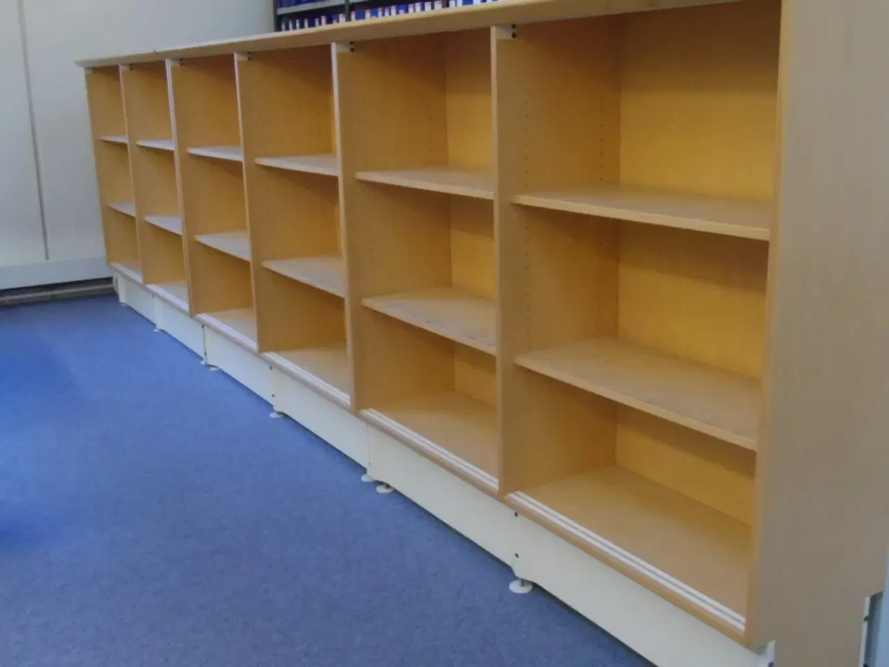 Billede 1 - Reoler - kan eventuelt bruges som rumdeler