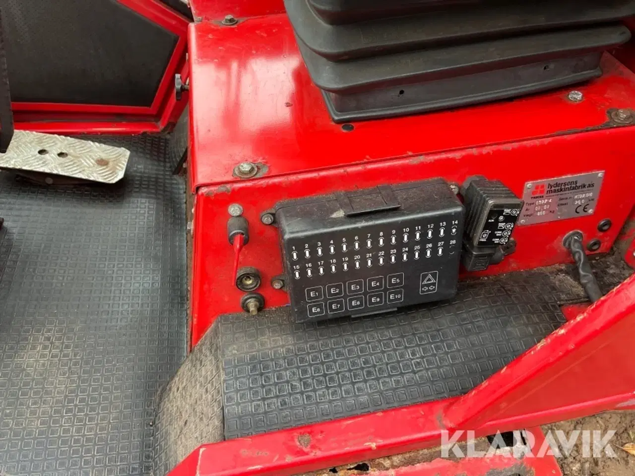 Billede 11 - Redskabsbærer Multi Trac L327-4
