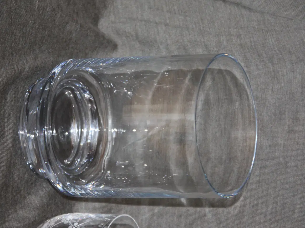Billede 2 - Flot glas vase 19 cm sælges sammen med 