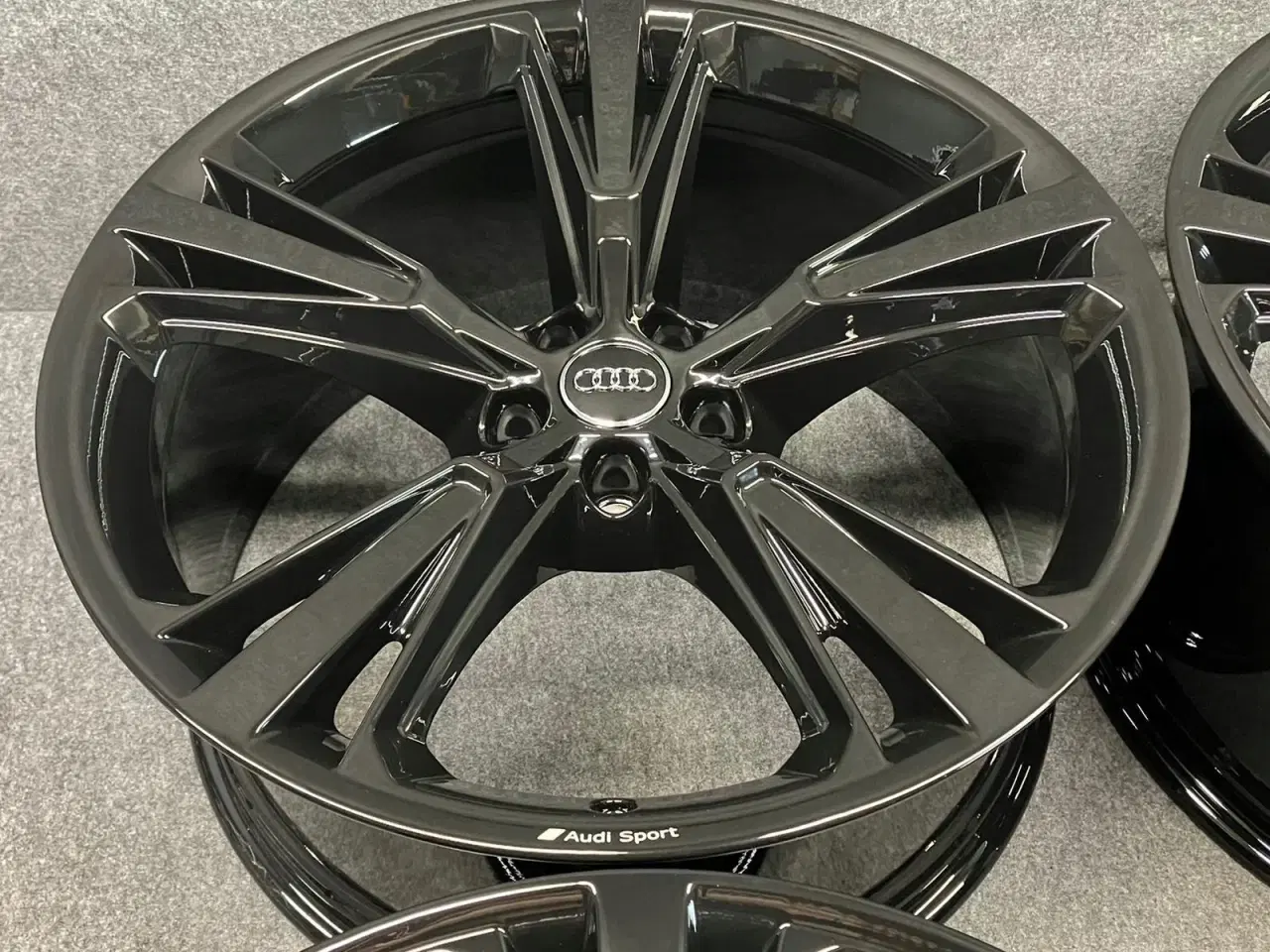 Billede 2 - ALUFÆLGE AUDI Q7 Q8 4M8 21"