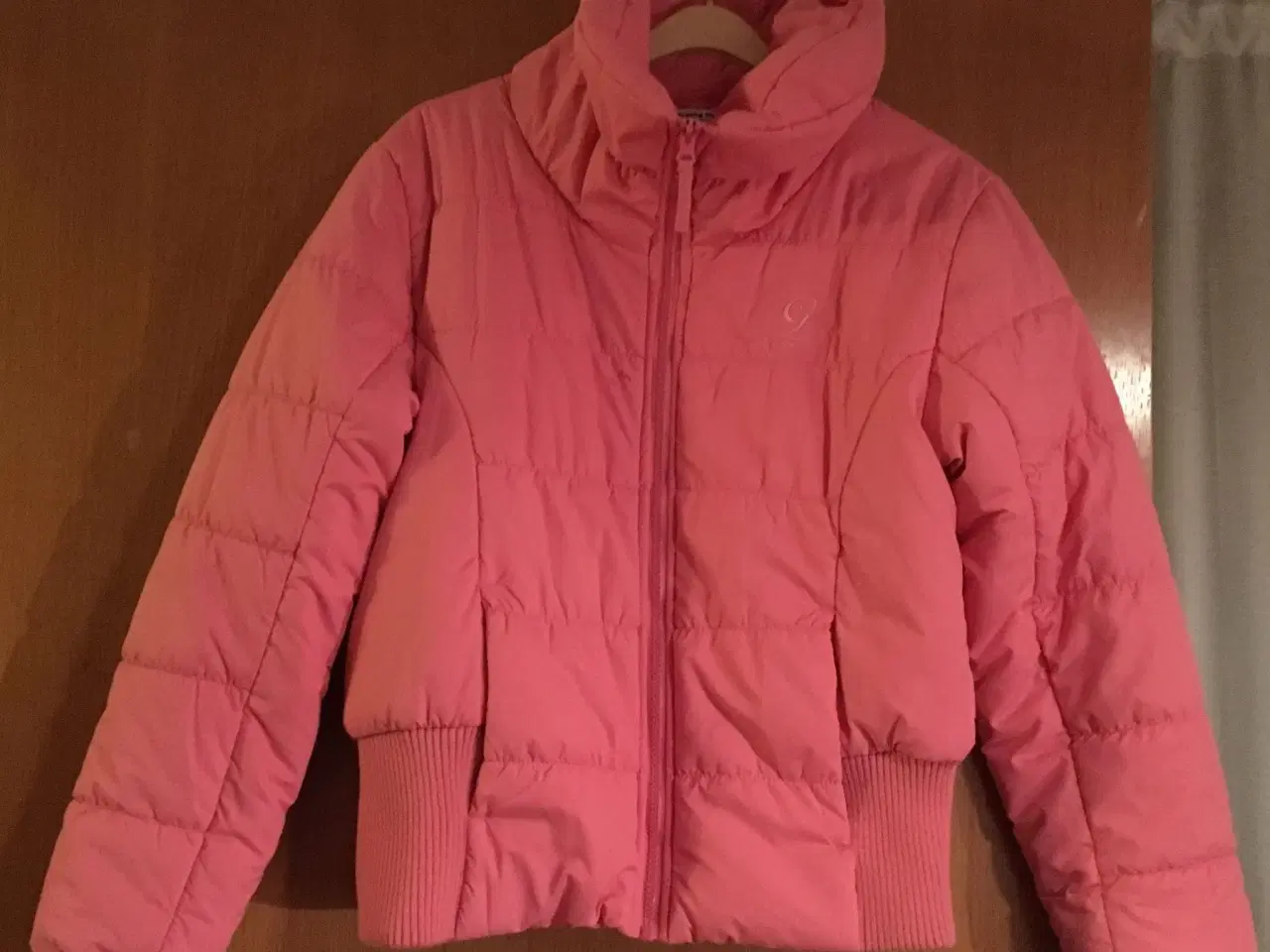 Billede 1 - Pink vinterjakke til salg