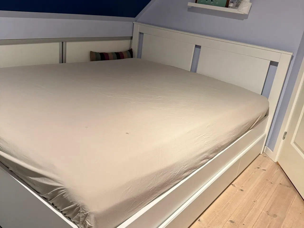 Billede 2 - Sengeramme 160x200cm inkl. skuffer og meder 
