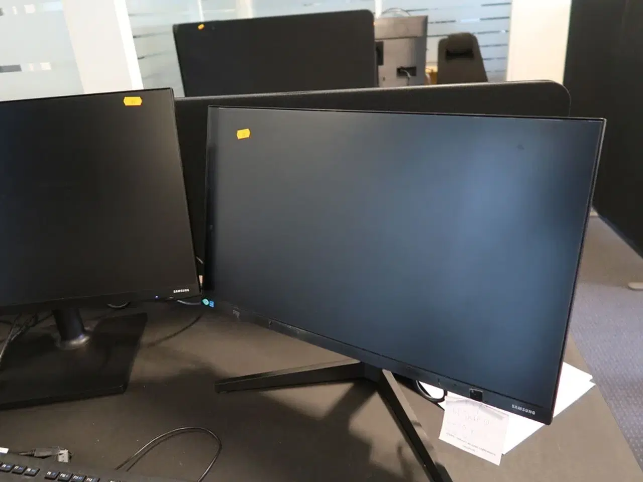 Billede 4 - 2 stk. computerskærme SAMSUNG F24T374FWR med tastatur