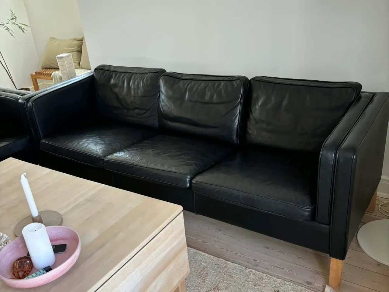 Billede 2 - Designer sofa i sort læder