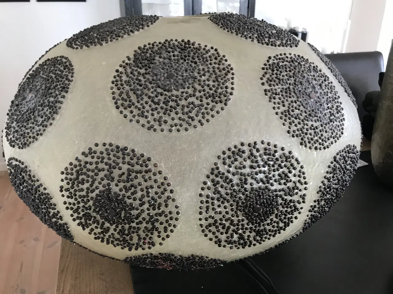 Billede 1 - Flot gulvlampe med dekorative perledetaljer.