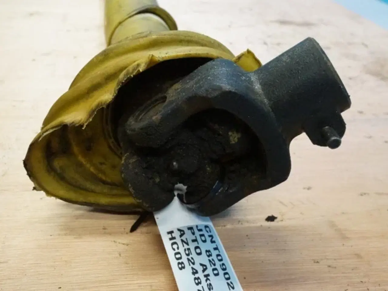 Billede 12 - John Deere 820 PTO Aksel AZ52487