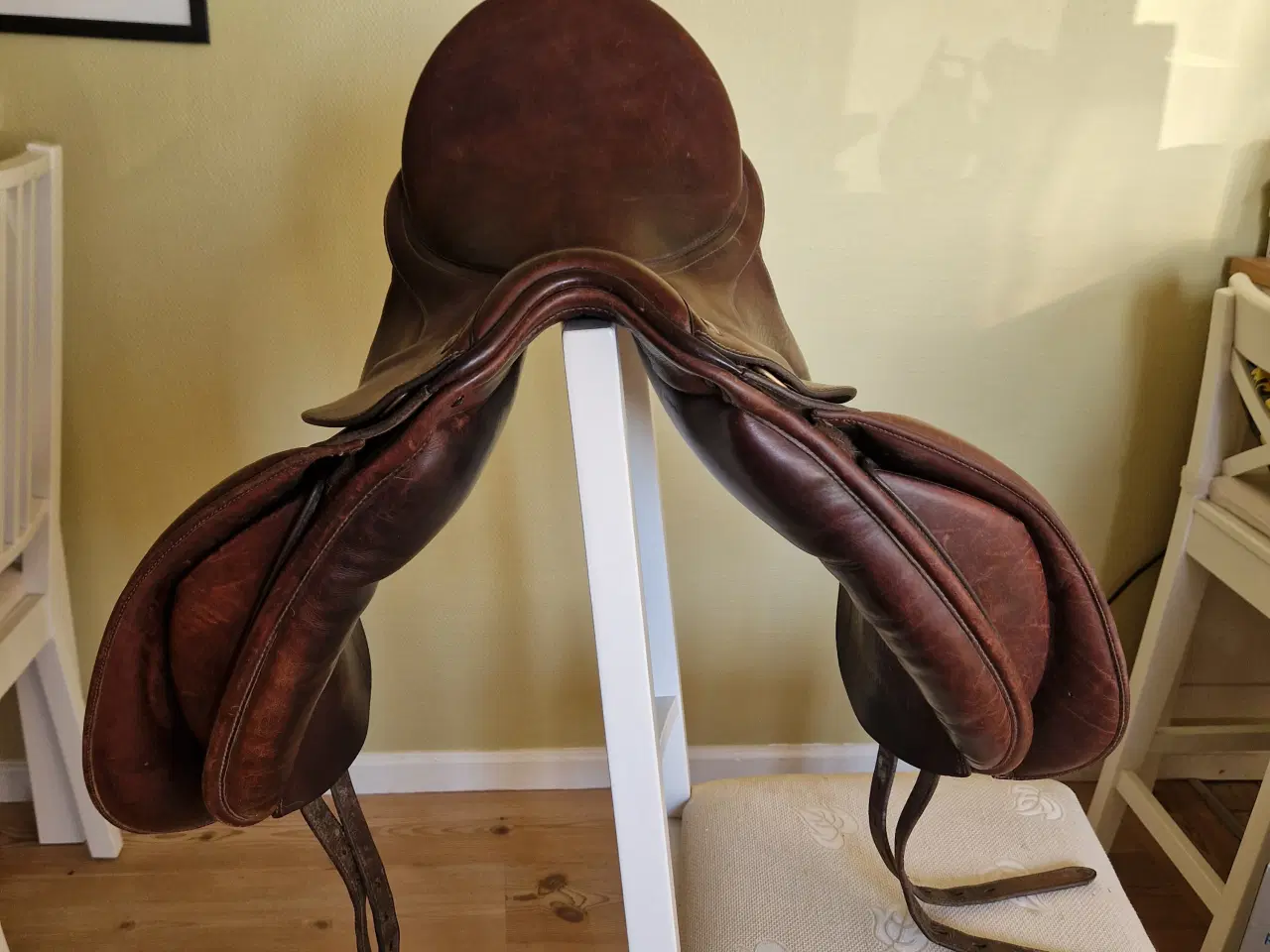 Billede 2 - Bates Caprilli dressursadel 17" brun